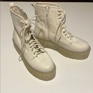 GB Giani Bernini White Leather Chunky Platform Combat Boots style Size 9.5